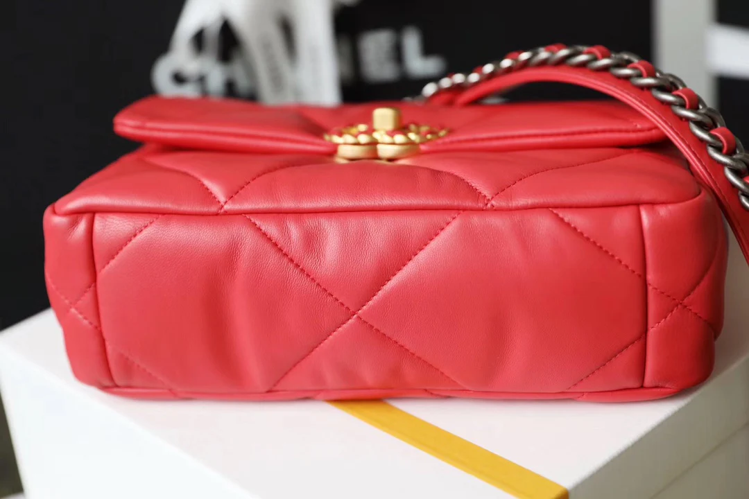 Сумка Chanel 19 - маленькая, кораллово-красная