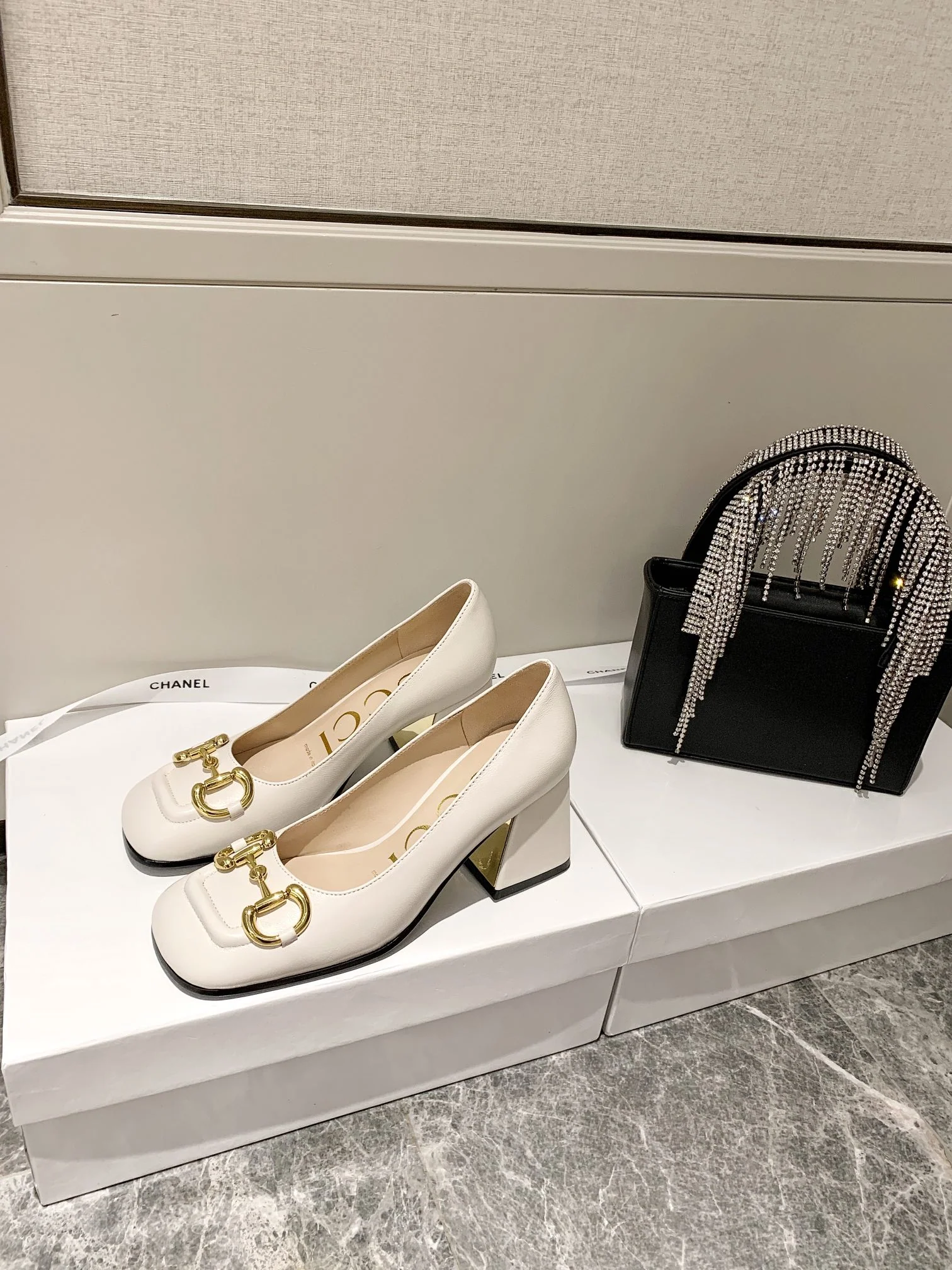 Туфли Gucci в стиле ретро с квадратным носком на низком каблуке