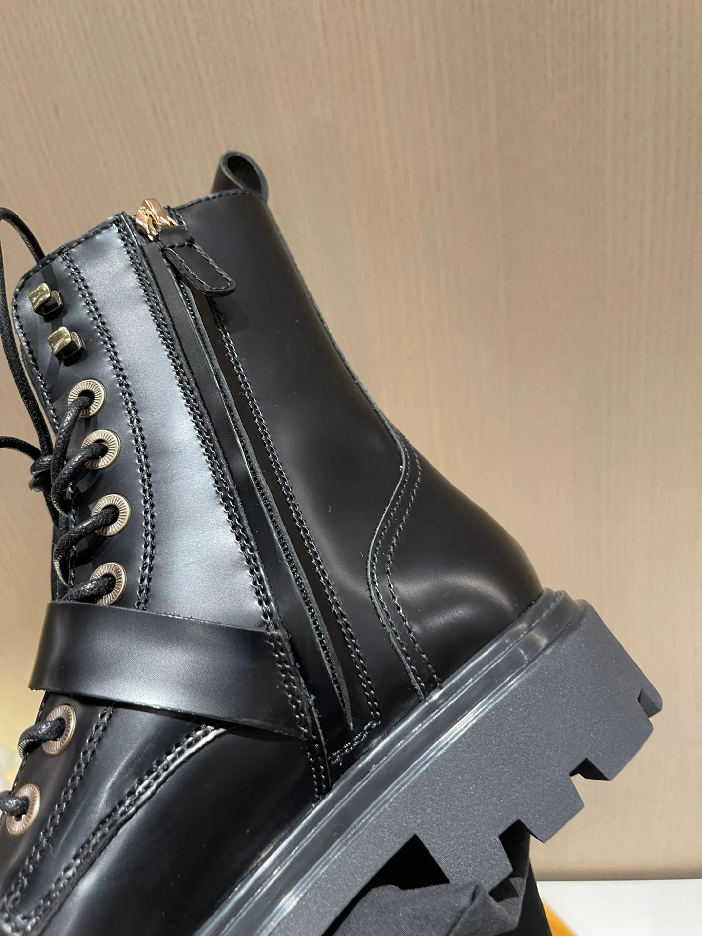 Tods - Новинка сезона осень/зима 2022 - Ботинки Martin