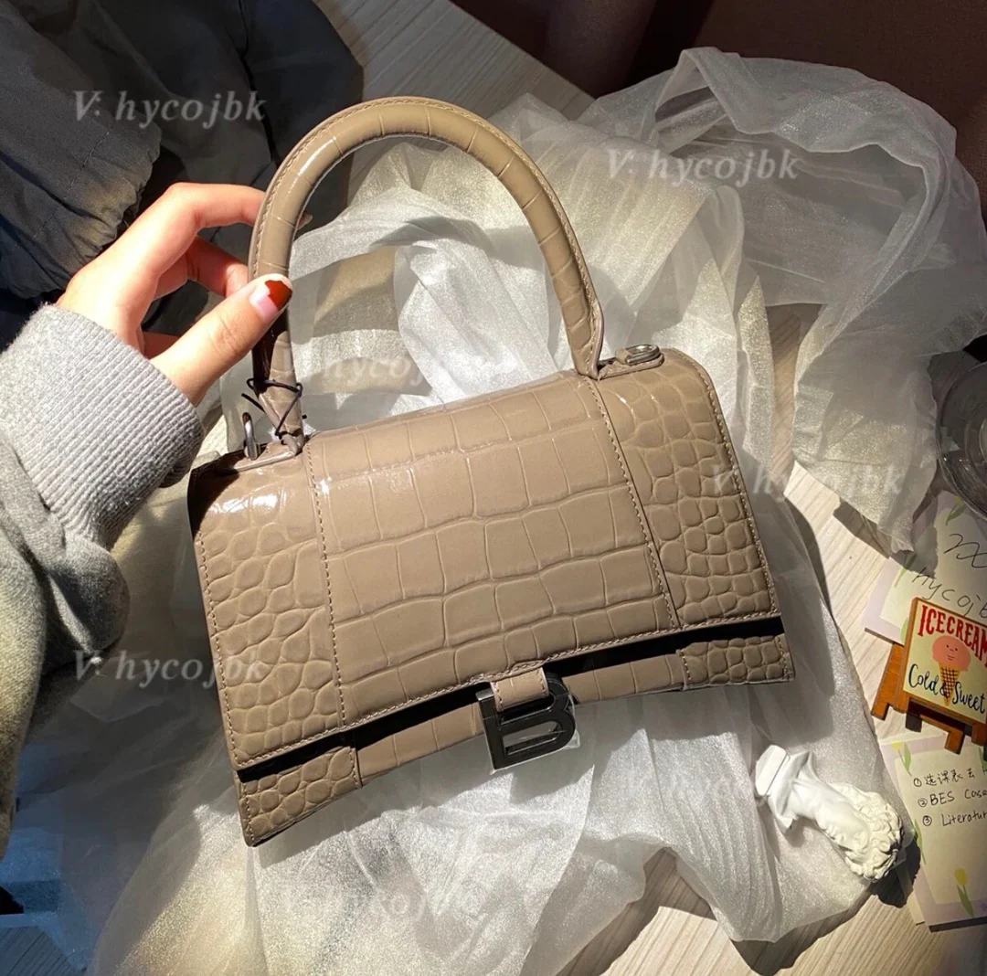 Balenciaga - Сумка ?Песочные часы? - Крокодиловый узор ?Молочный чай?
