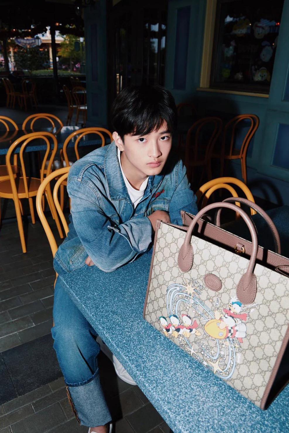 Маленькая сумка для покупок Gucci с изображением Дональда Дака