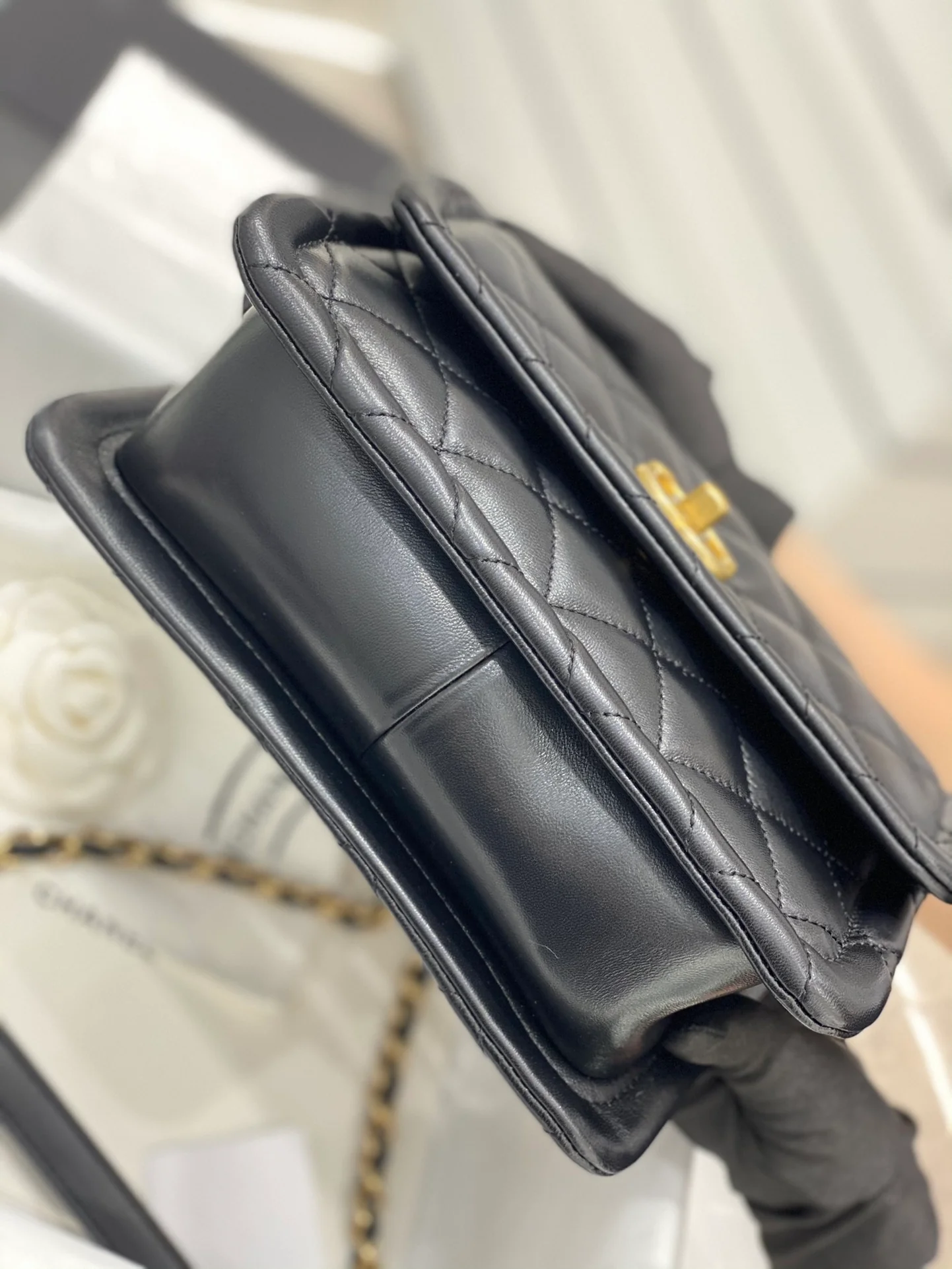 Классическая коллекция Chanel CF - Новинка сезона осень/зима 2020 - Кожа ягненка с золотой пряжкой - Черный