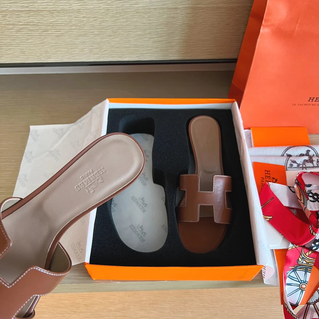 Сандалии Hermes на плоской подошве - однотонная кожа - 1 шт.