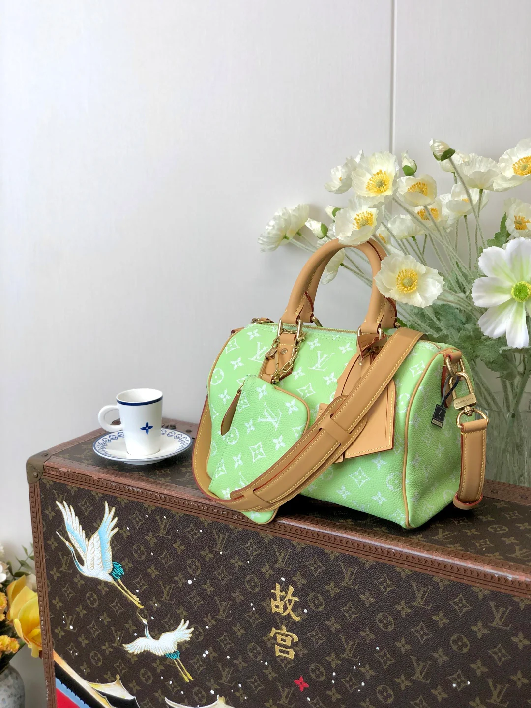 LV-m14063-speedy-p9-bandouliere-avocado green