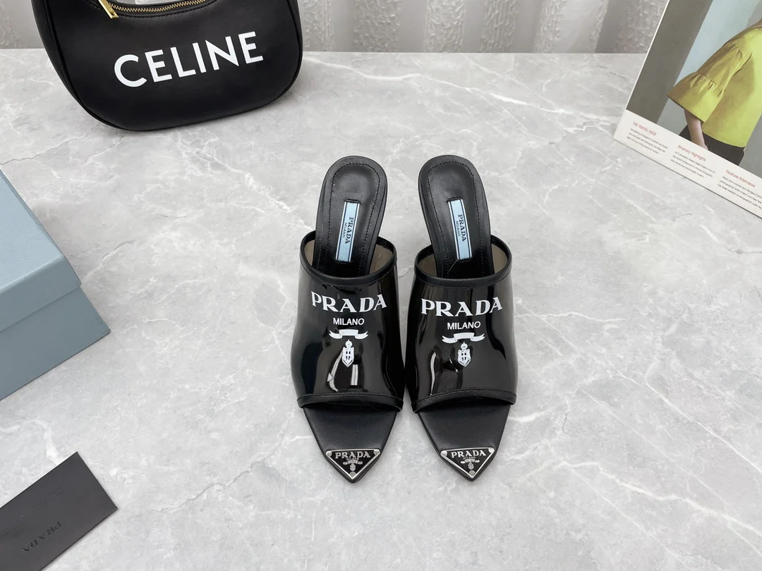 Обувь Prada - туфли Prada с острым носком и треугольным логотипом - туфли на шпильке - сандалии