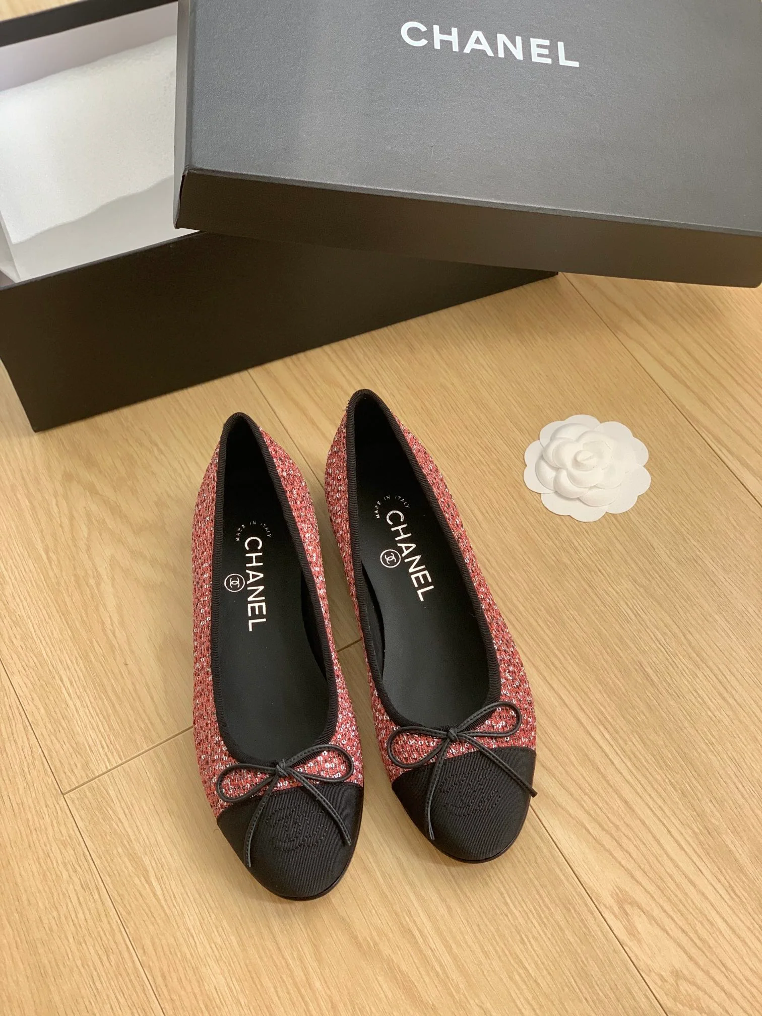 Новый цвет Chanel 2023 - Балетки - Красный