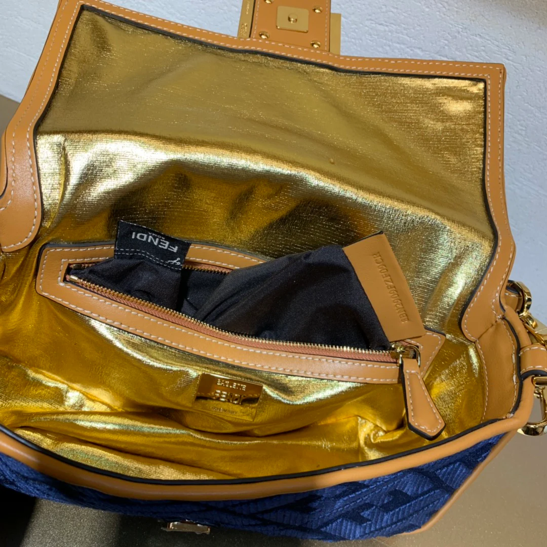 Сумка Fendi Baguette Medium Denim Bag