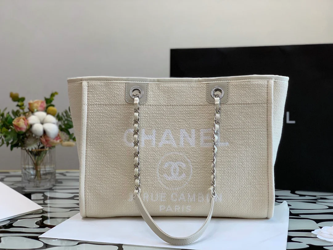 Коллекция Chanel осень/зима 2022 - Пляжная сумка - Белая - Средний размер