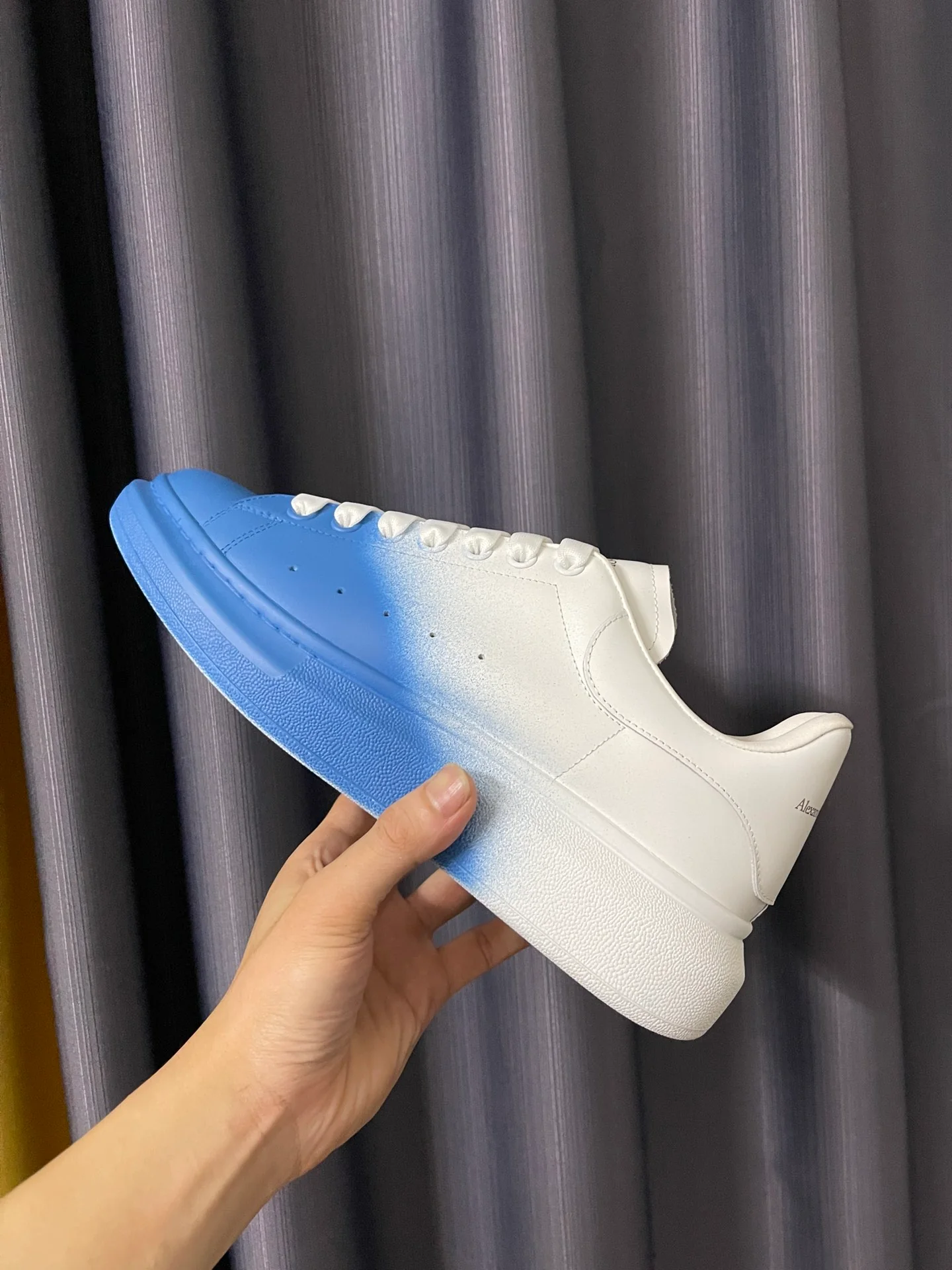 Классические белые кроссовки McQueen - унисекс - наполовину синие - премиум-версия