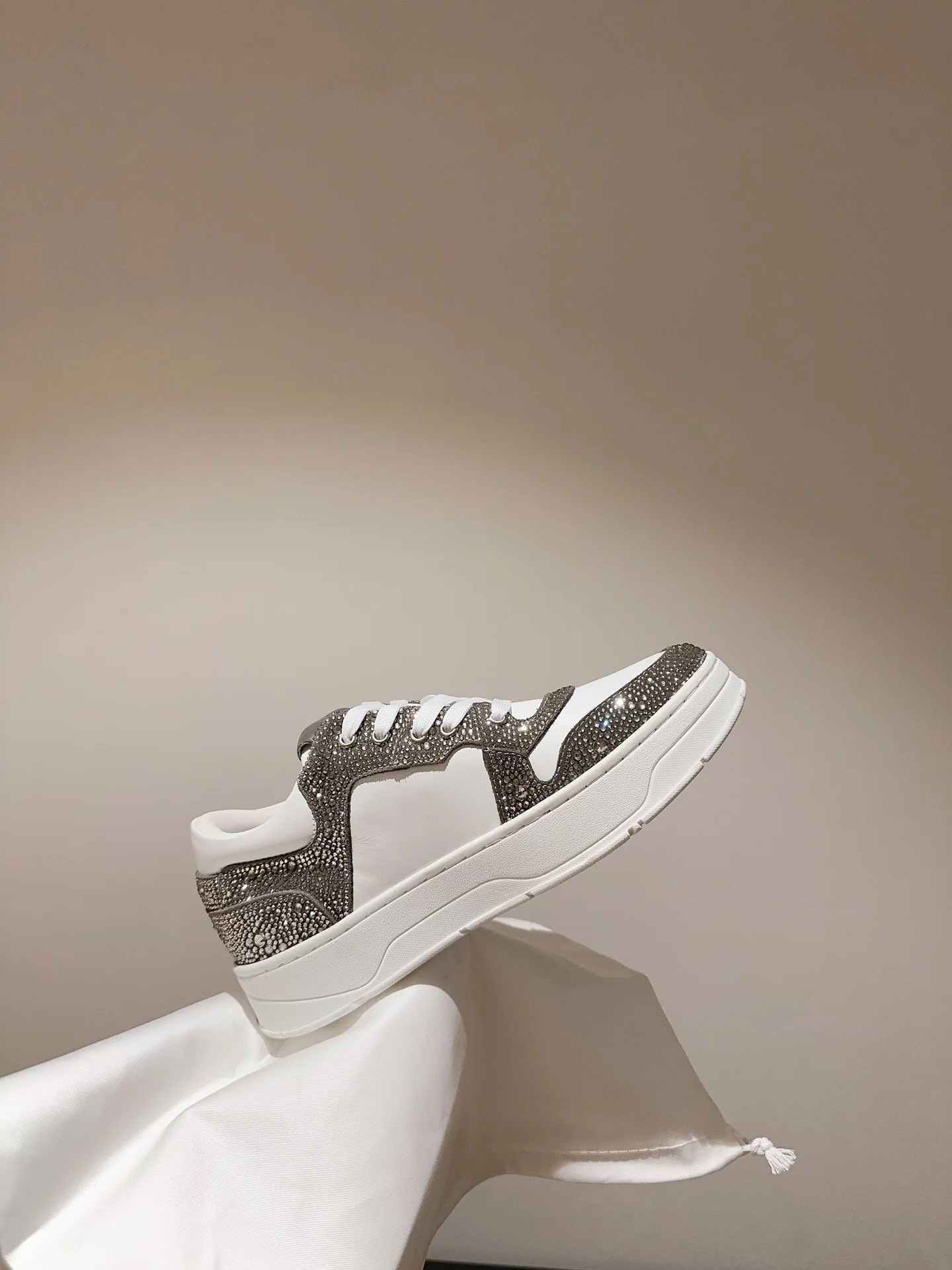 Jimmy - Новинка 2023 года - Повседневная обувь - Белая обувь со стразами