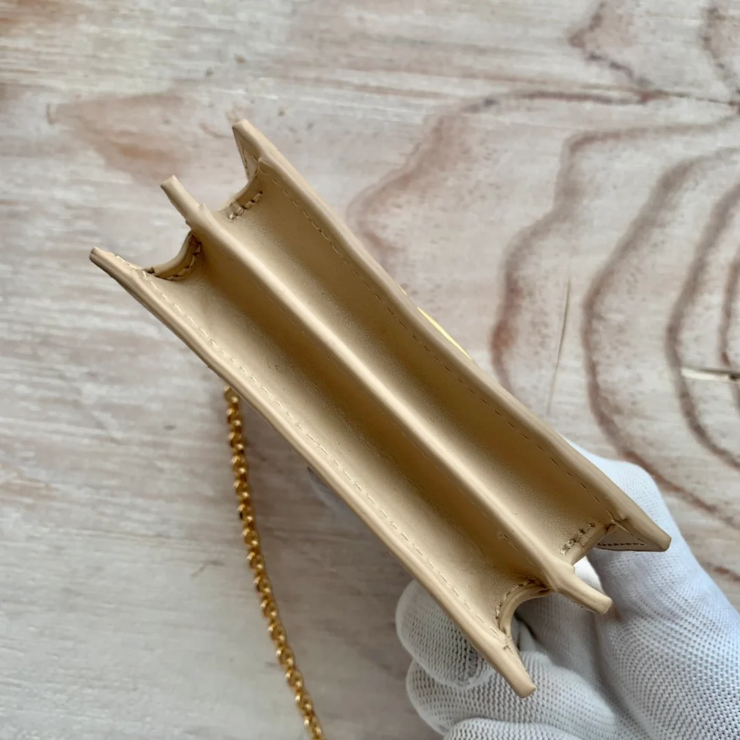 Celine - Держатель для карт на цепочке из глянцевой телячьей кожи - 1 шт.