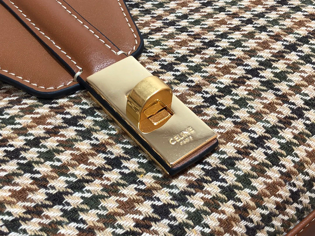 Сумка Celine Teen Soft 16 из мягкой телячьей кожи с узором ?гусиная лапка?.