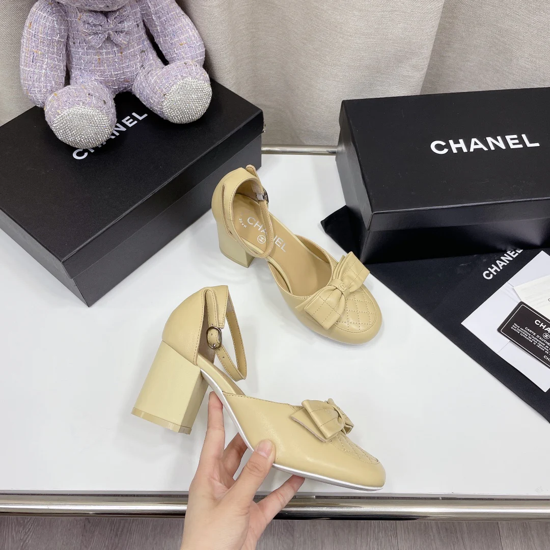 Chanel - Туфли на массивном каблуке с закрытым носком