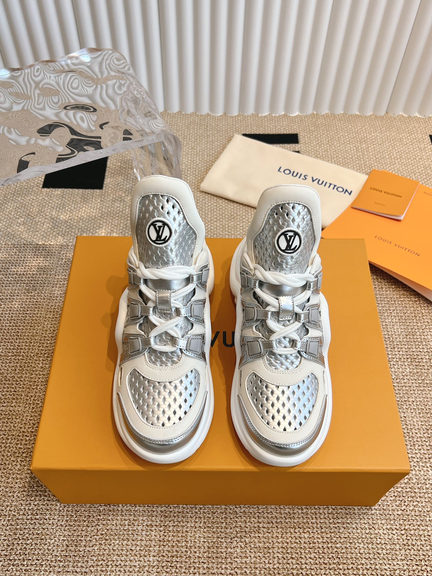 Повседневные туфли на платформе LV-2024 - серебристые