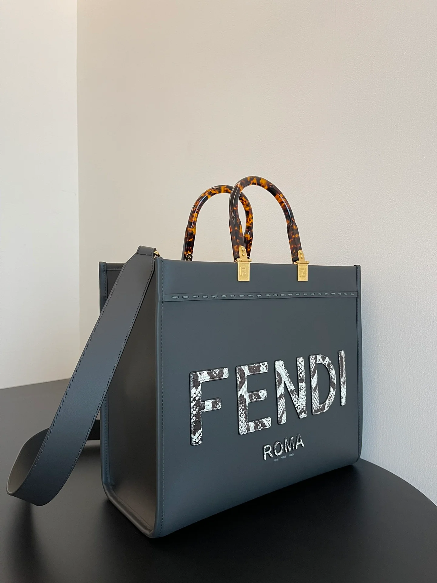 Сумка-тоут Fendi с логотипом Sunshine, синяя.
