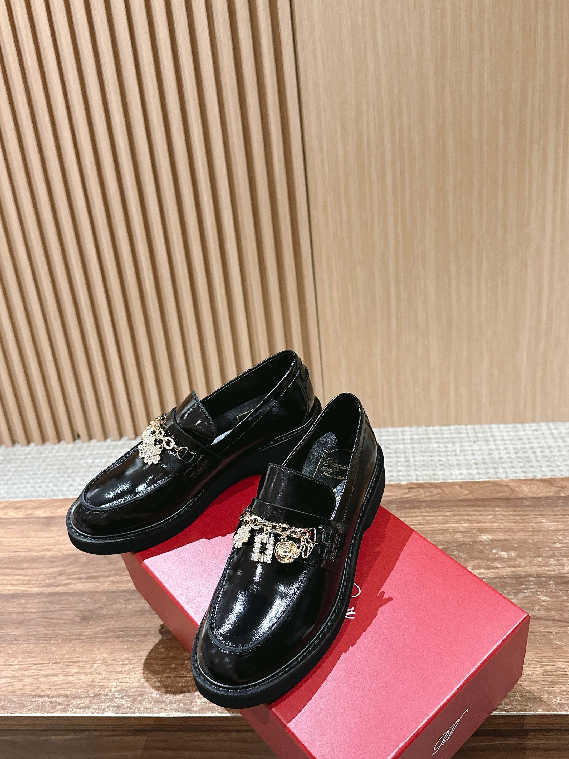 Новинка сезона весна/лето 2025 — Ботильоны на платформе.