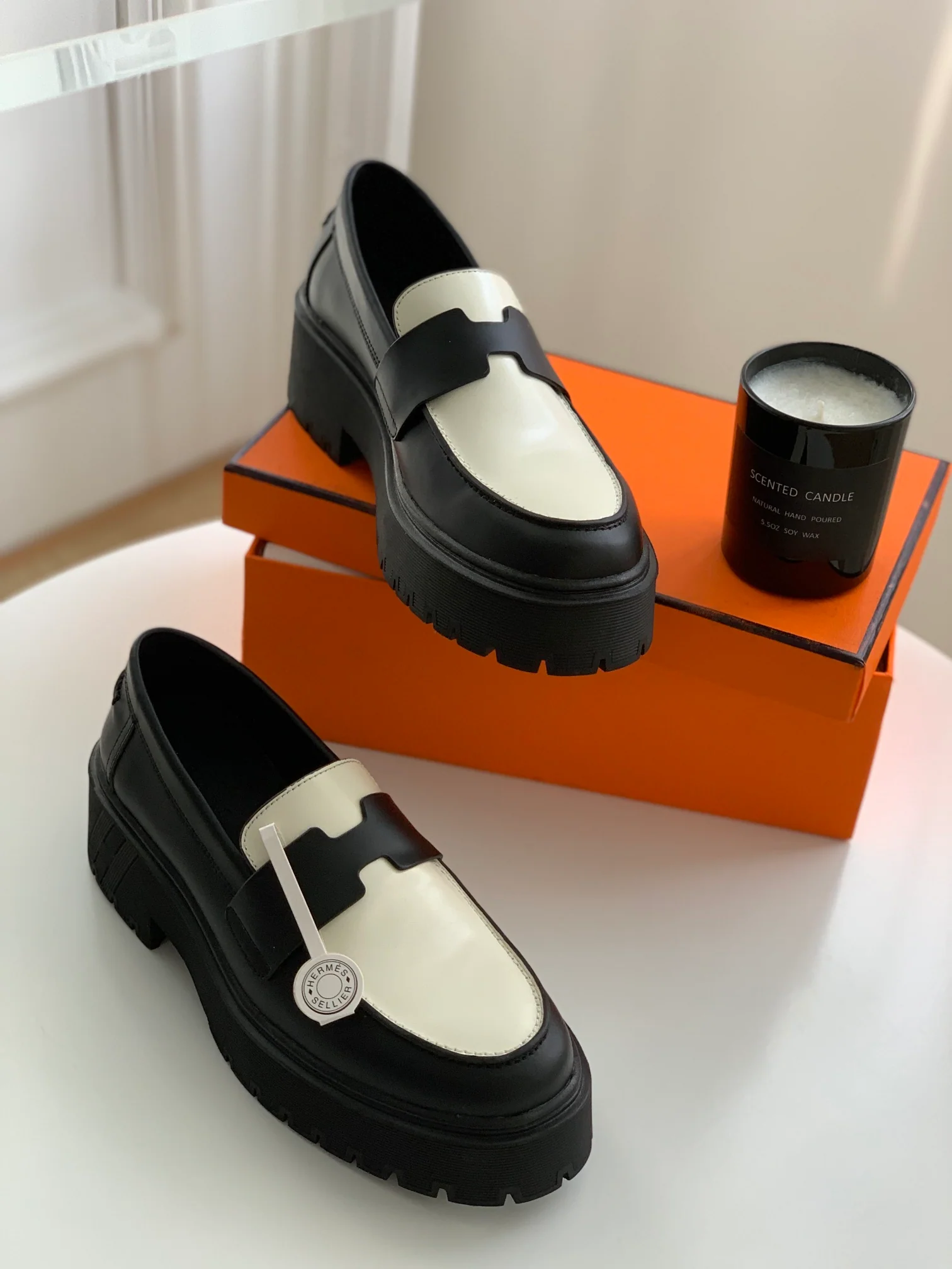 Новинка сезона осень/зима 2023 от Hermes - Лоферы Hitch - Белые