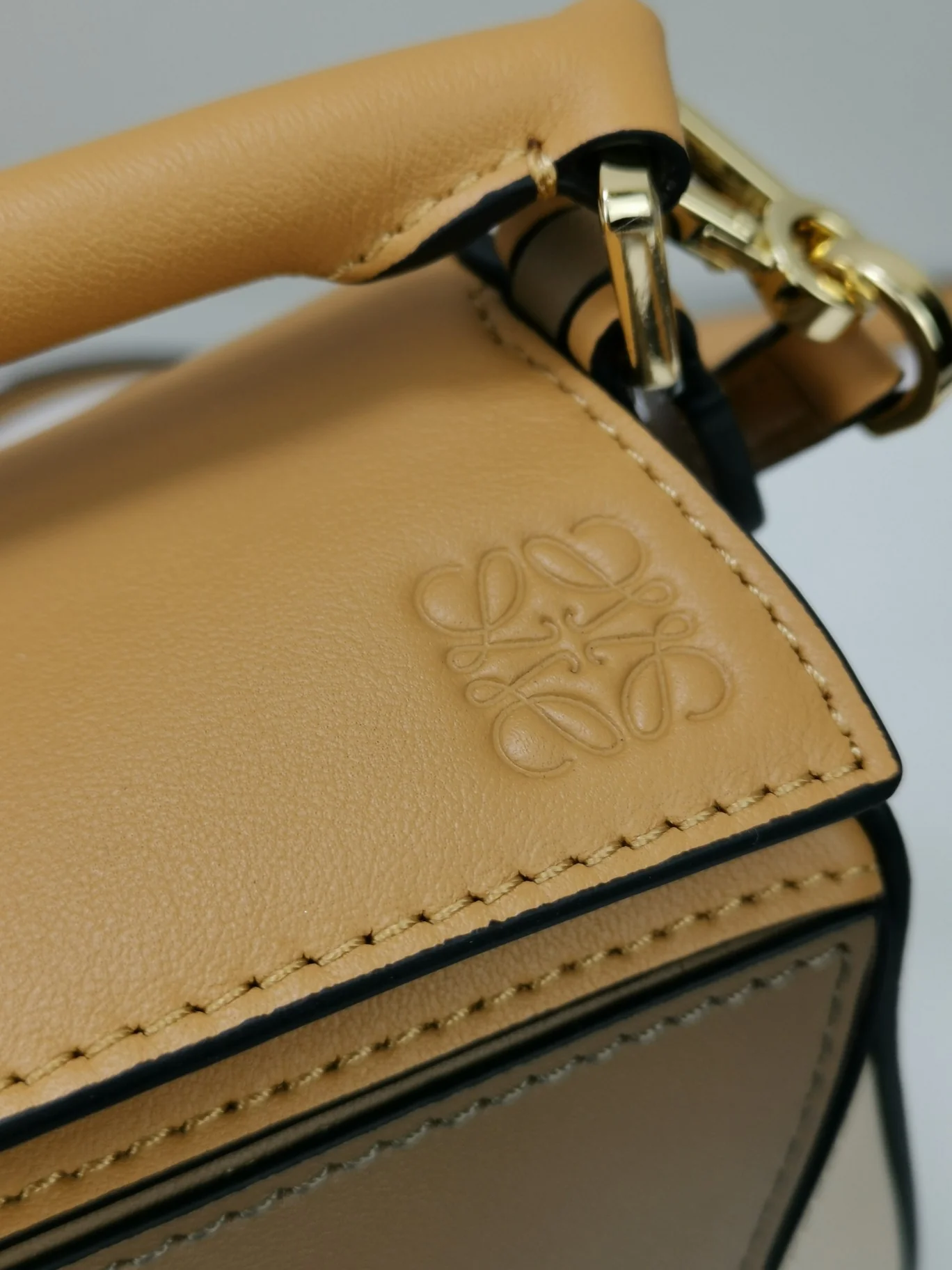 Мини-сумка Loewe Puzzle Bag из телячьей кожи - 17