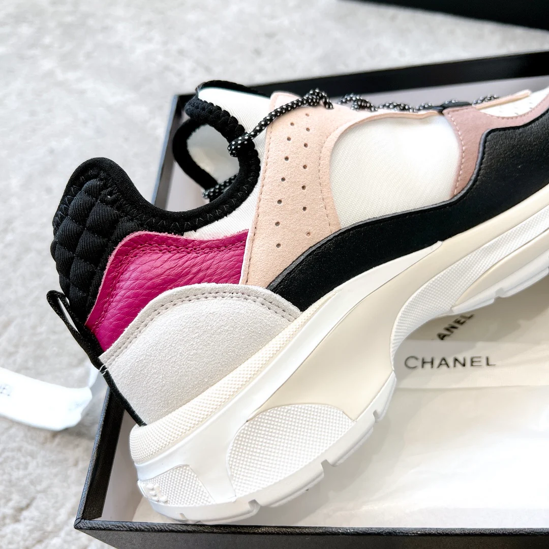 Новинка сезона весна/лето 2023 от Chanel - Кроссовки - Розовые