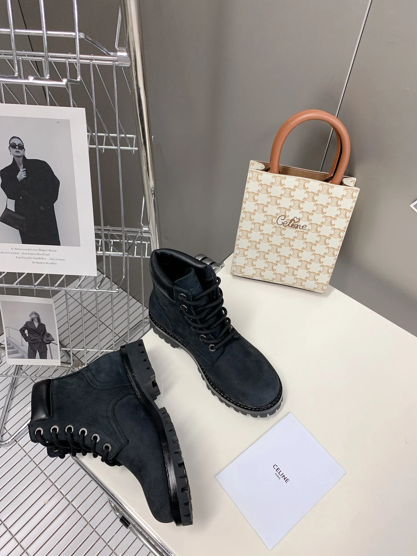 Celine - 2022 - Новые классические ботинки Dr. Martens