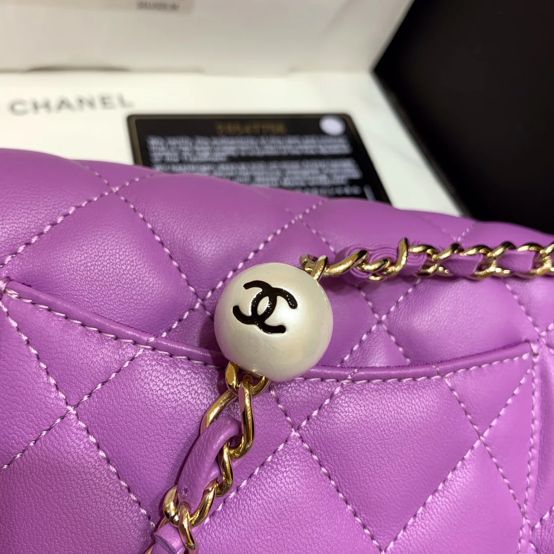 Сумка Chanel CF Pearl из коллекции Весна/Лето 2020 — фиолетовая — 18 см