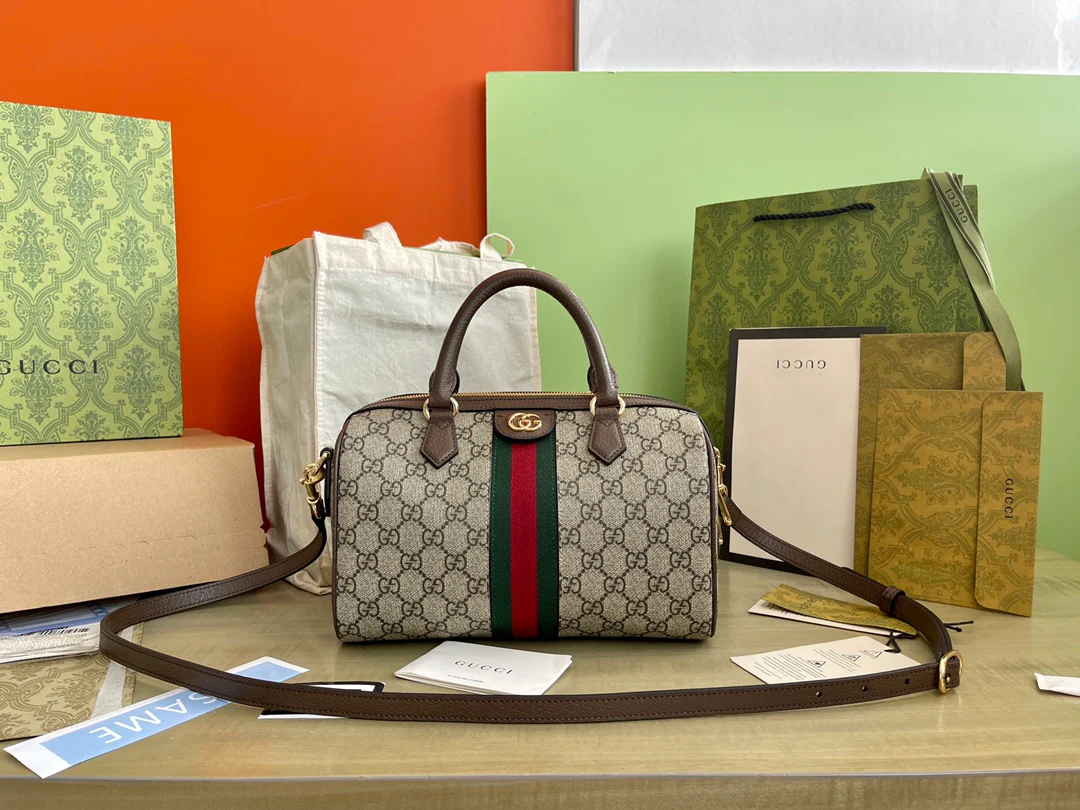 Большая классическая сумка-бостон Gucci с логотипом - коричневая.