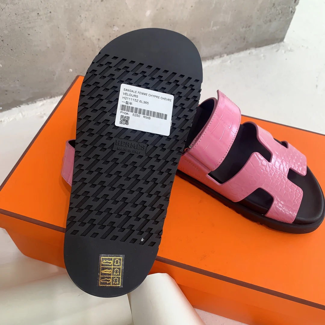 Тапочки Hermes из крокодиловой кожи - розовые