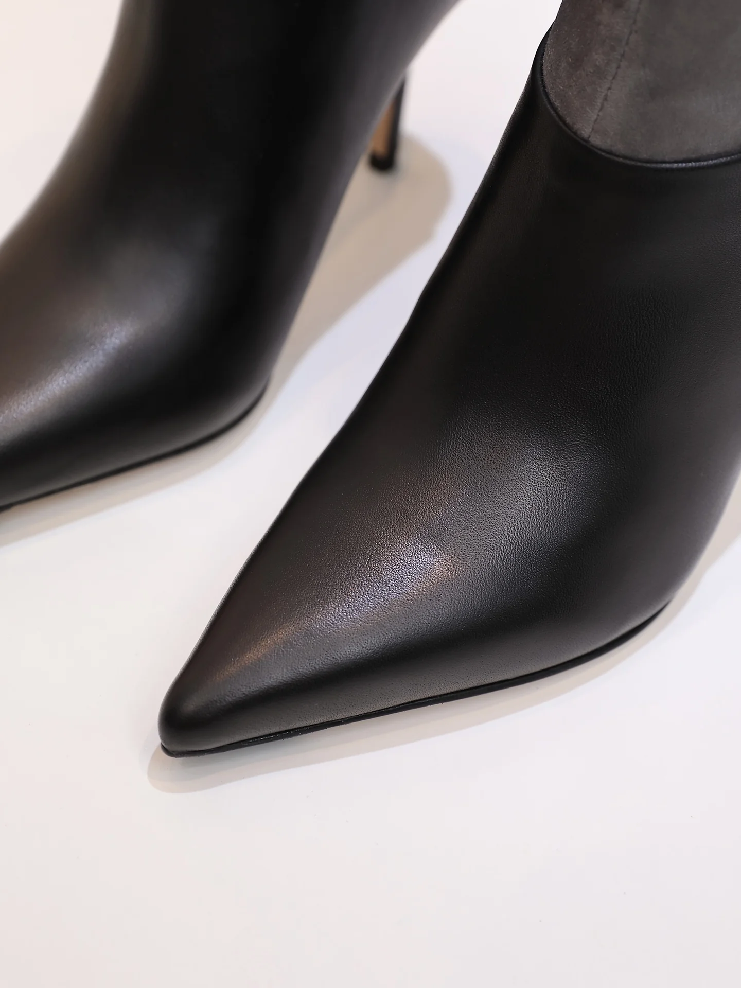 Ботинки Jimmy с острым носком на высоком каблуке - 1