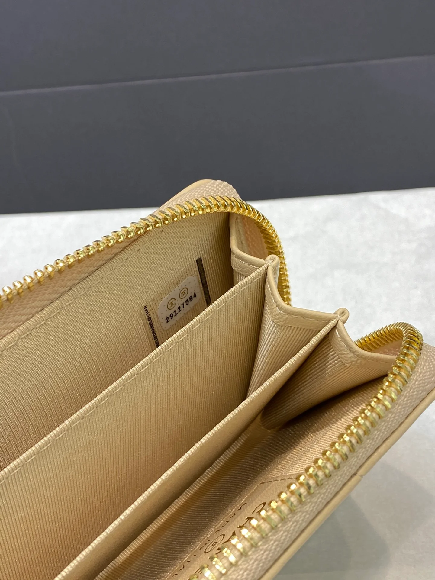 Chanel 19 серии - Большой держатель для карт на молнии с ромбовидным узором - Желтый