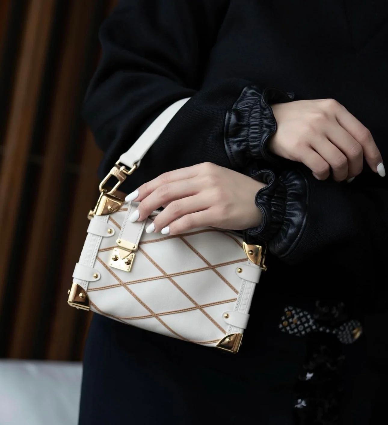 m25160-LV-side-trunk-small chain bag-white diamond pattern