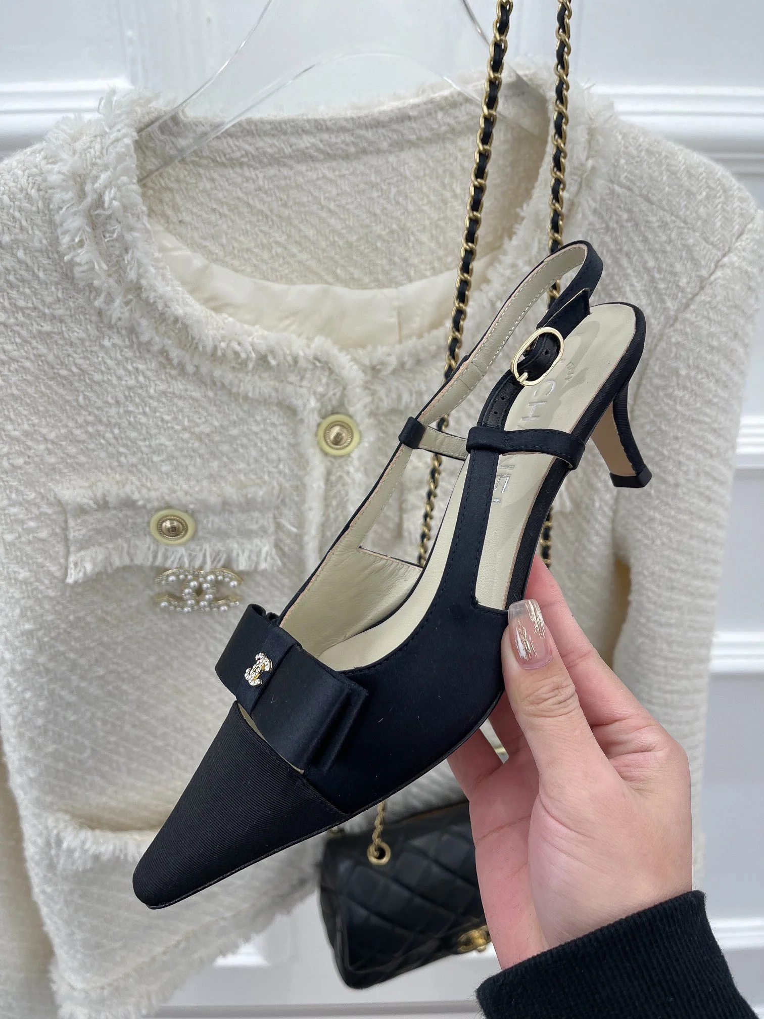 Новинка сезона весна/лето 2023 от Chanel - винтажные босоножки на высоком каблуке с бантом - 5 см - черные