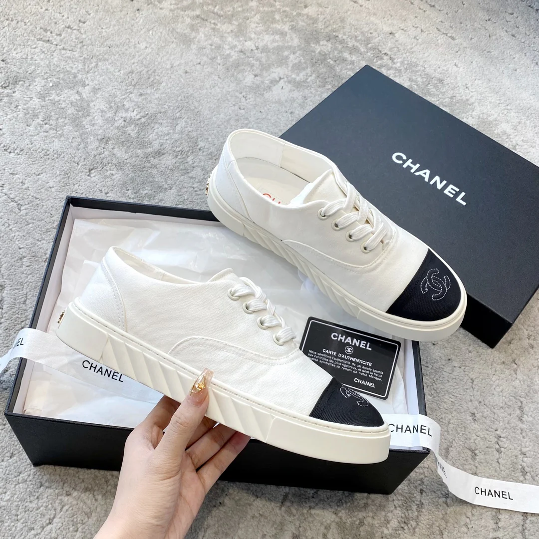 Новинка сезона весна/лето 2023 от Chanel - Колледжские парусиновые туфли - Белые - 1