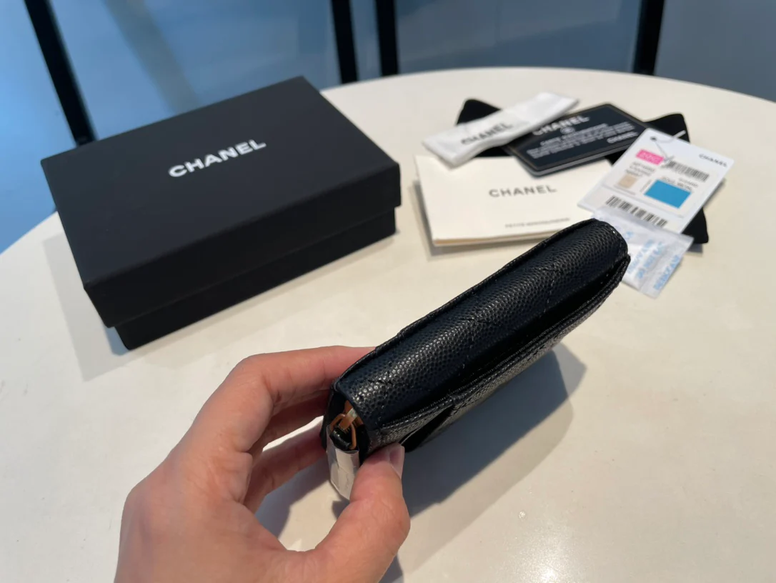 Chanel-鱼子酱牛皮L型卡夹拉链钱包