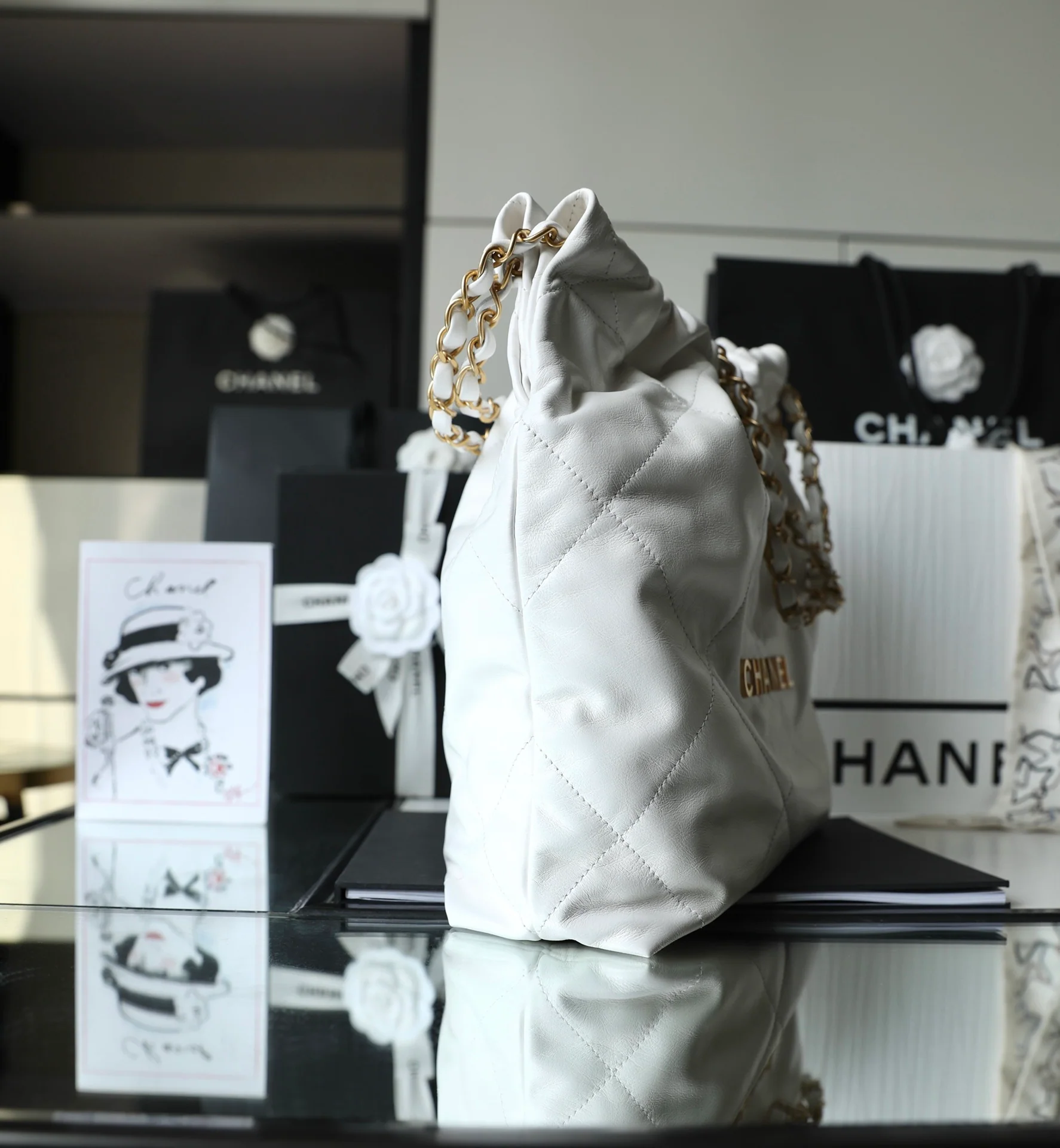 Сумка Chanel 22 - белая - маленькая