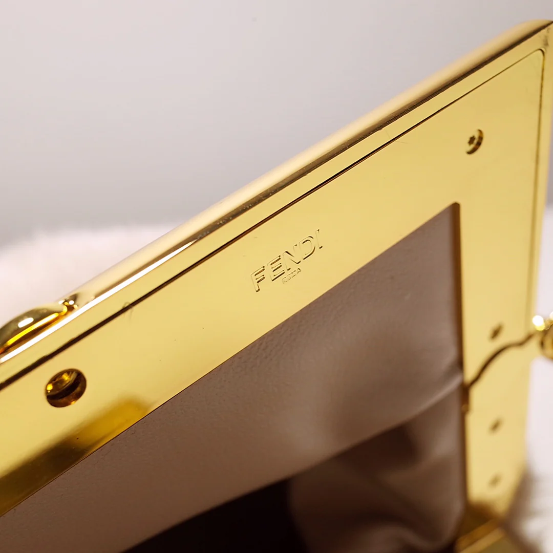 Средняя сумка Fendi First из розовой норки