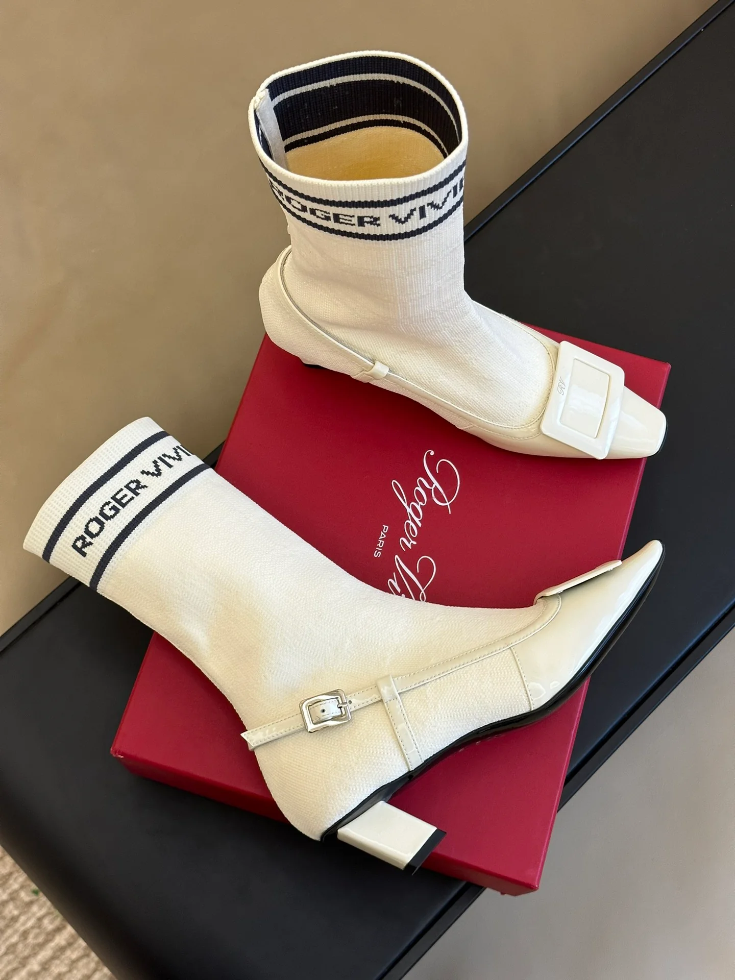 Обувь RV Shoes - Новинка сезона осень/зима 2023 - Ботильоны-носки на высоком каблуке с квадратным носком - Белые