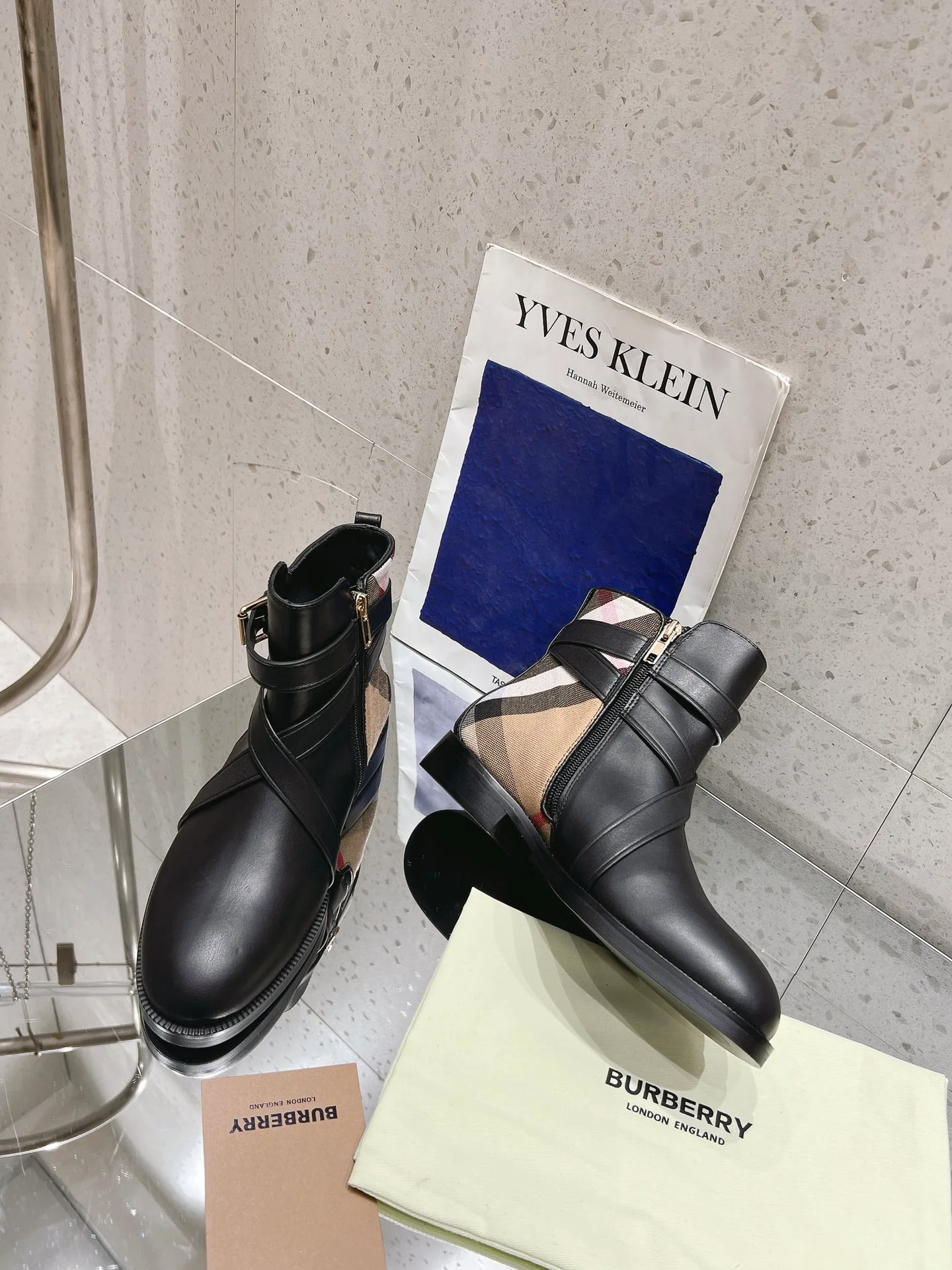 Кожаные ботильоны Burberry 2024 — черные