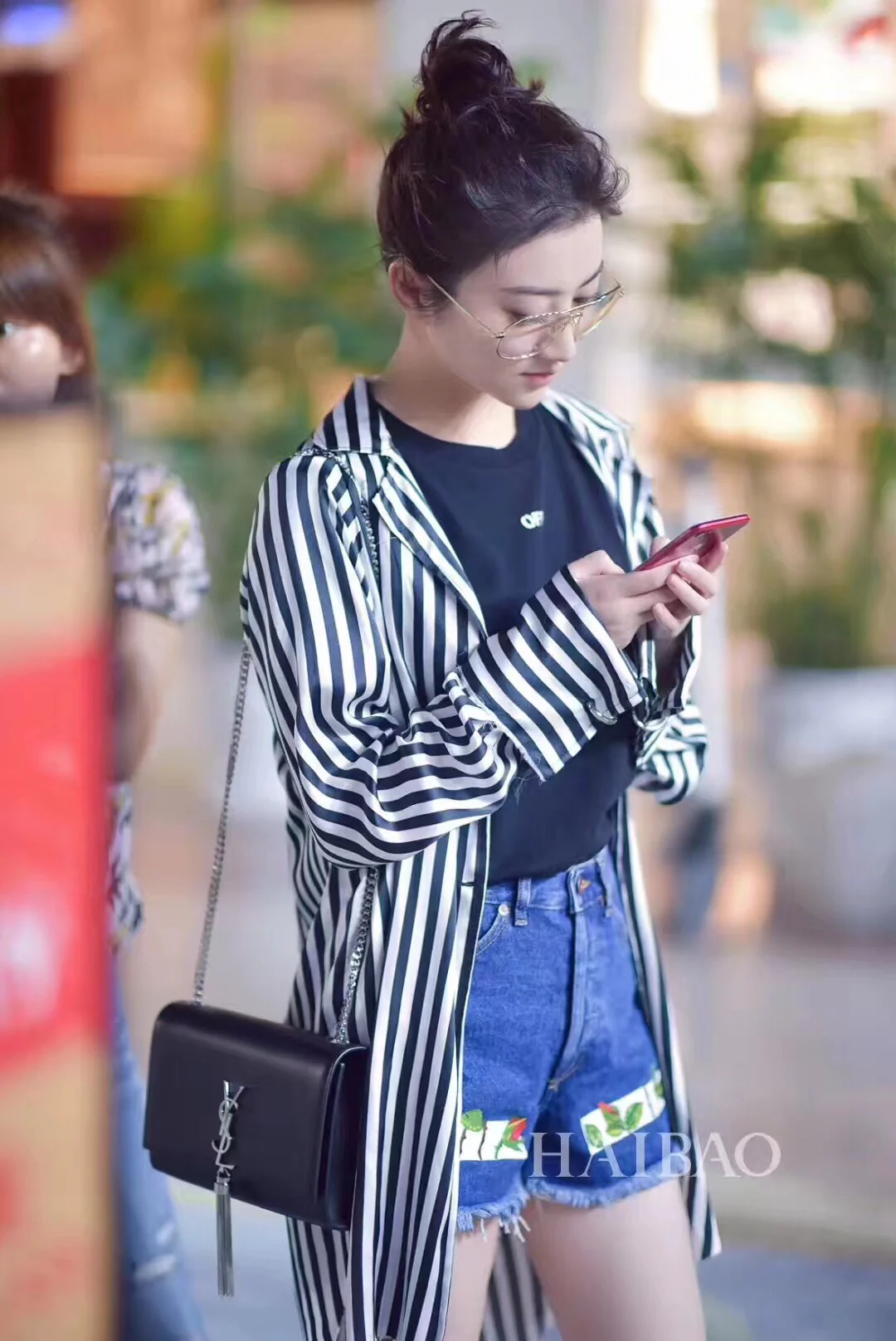 Черная сумка-кроссбоди YSL Kate с цепочкой и серебряной пряжкой