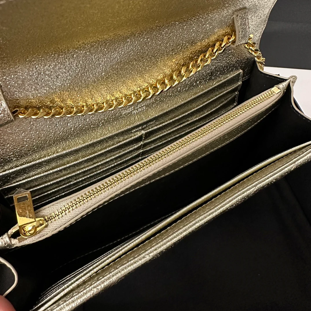 Монограмма YSL, икра, серебряная застежка, 22 см