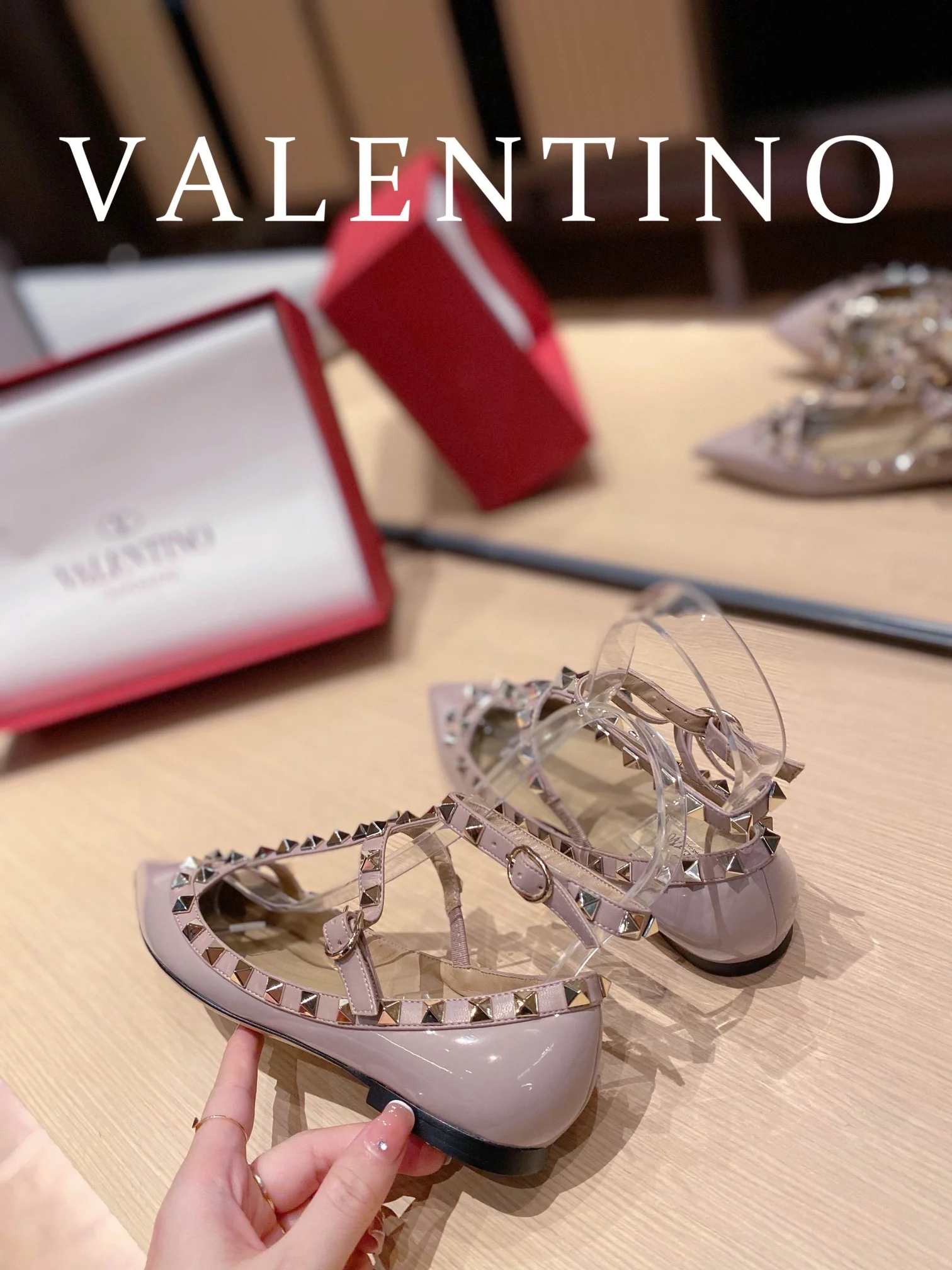 Valentino - Балетки с острым носком и стразами