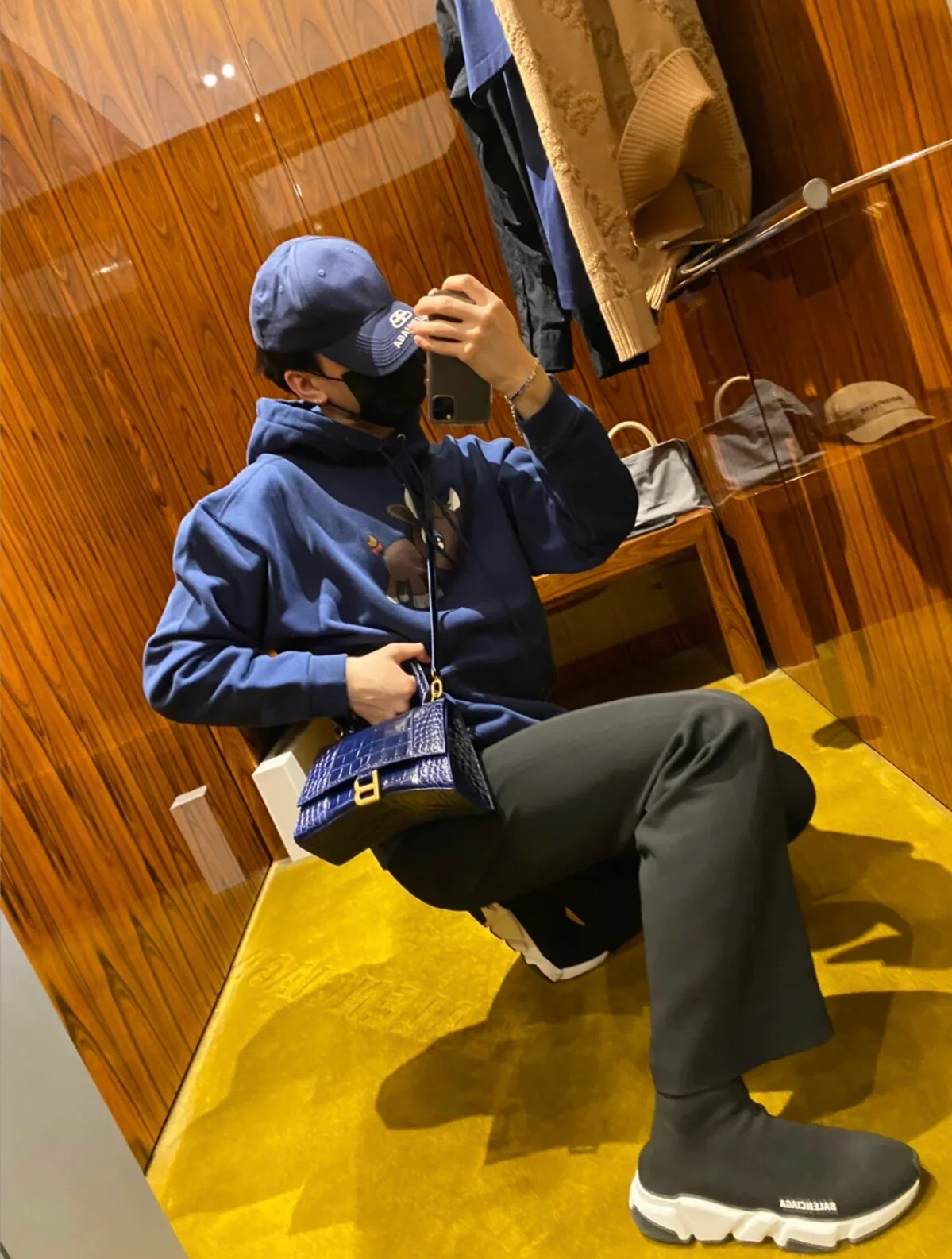 Сумка Balenciaga Hourglass – темно-синяя с крокодиловым принтом