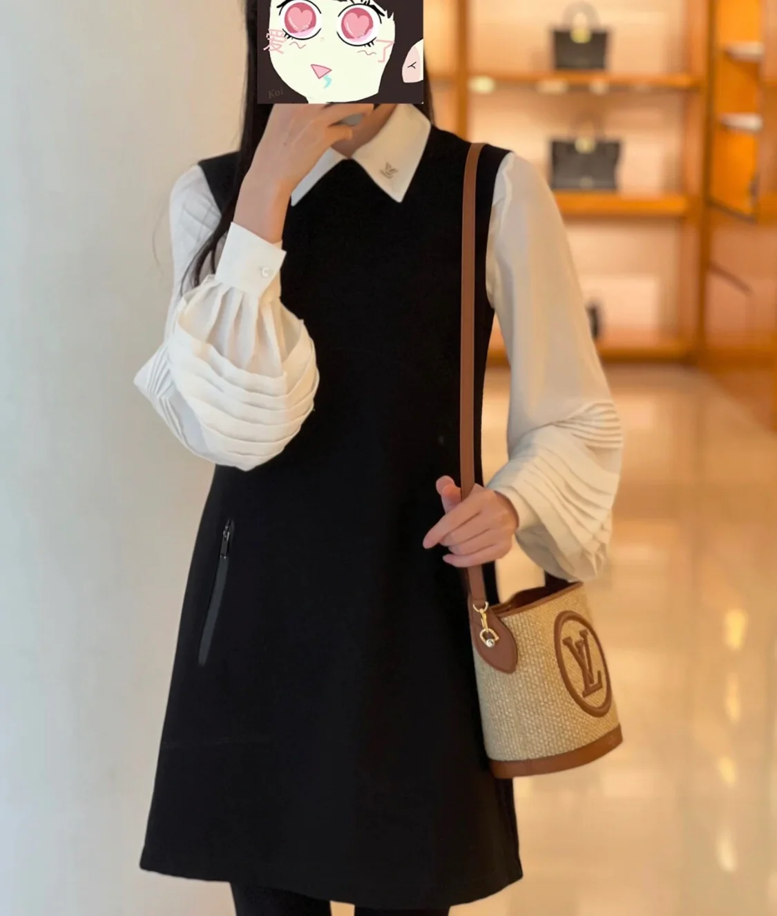 m59961-LV-petit-bucket-on-body photo