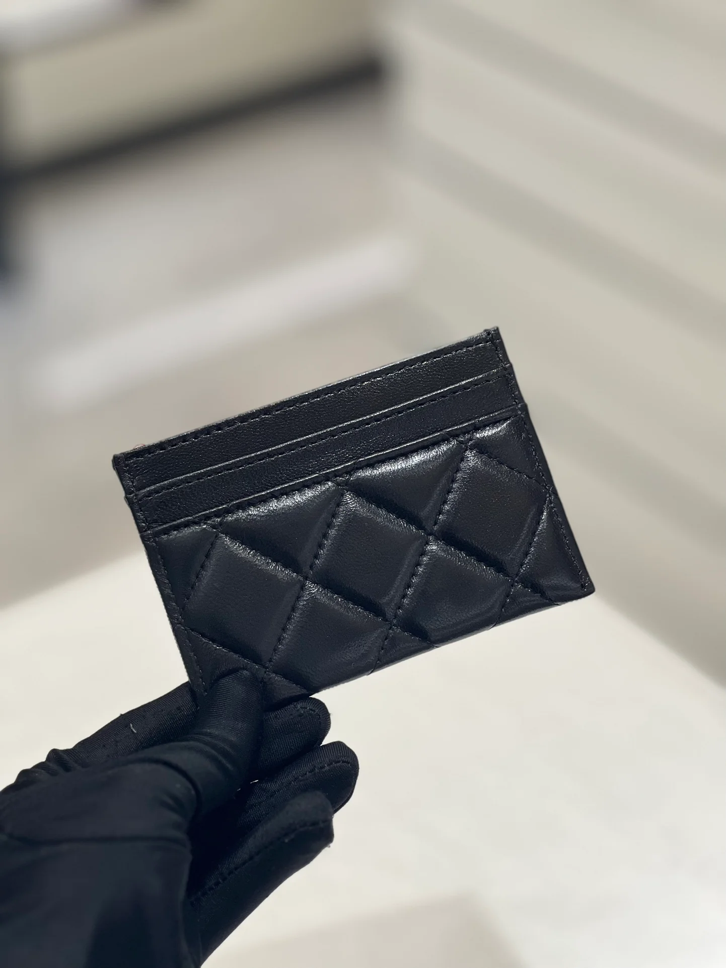 Кардхолдер Chanel 23 в форме сердца с эмалью