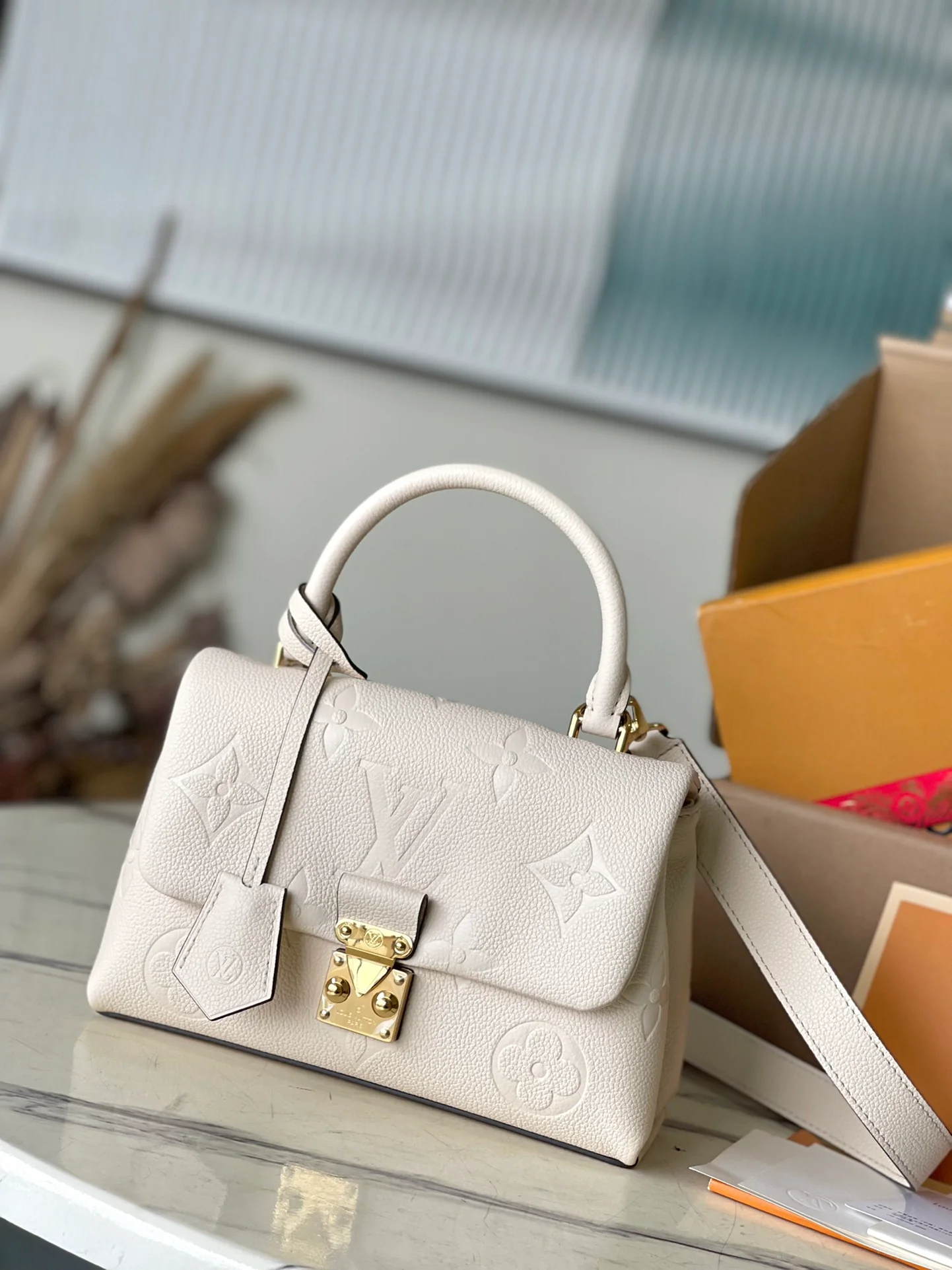 m46008-LV-madeleine-bb-handbag/crossbody bag-white