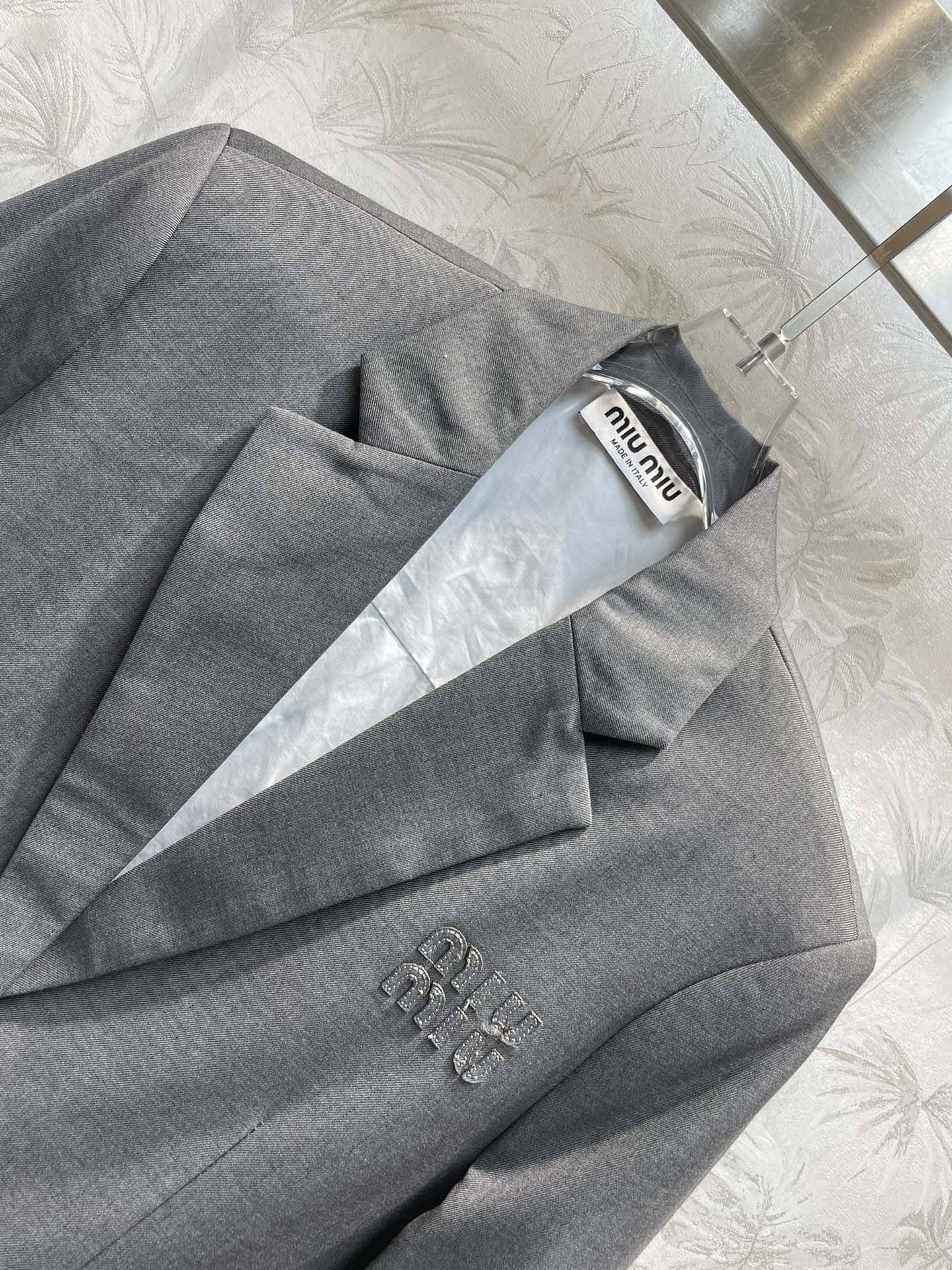 Miu Miu - Весна/Лето 2404-24 Новый преппи-стиль Корейский стиль Имитация блейзера из двух частей