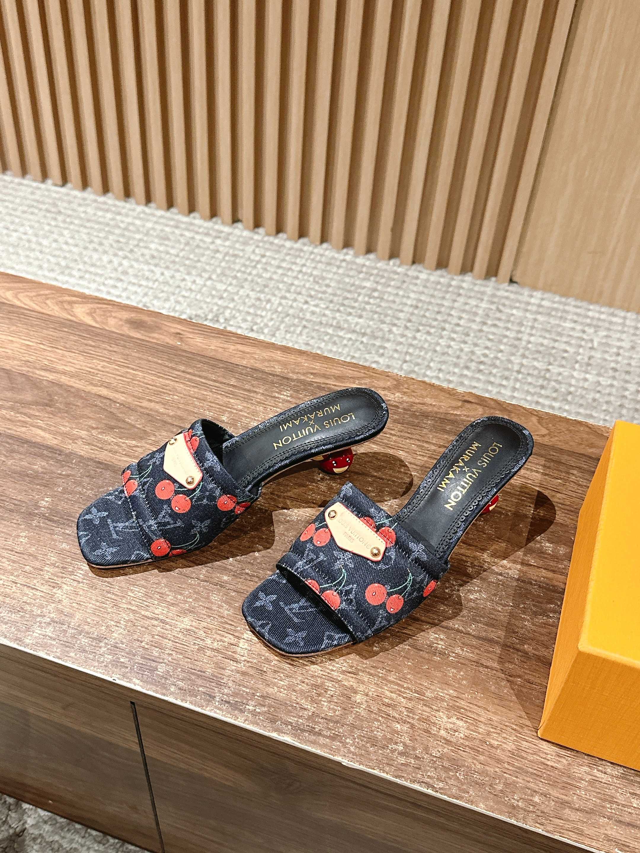 LV - Коллекция Такаши Мураками в стиле ретро - Сандалии на низком каблуке - Черные