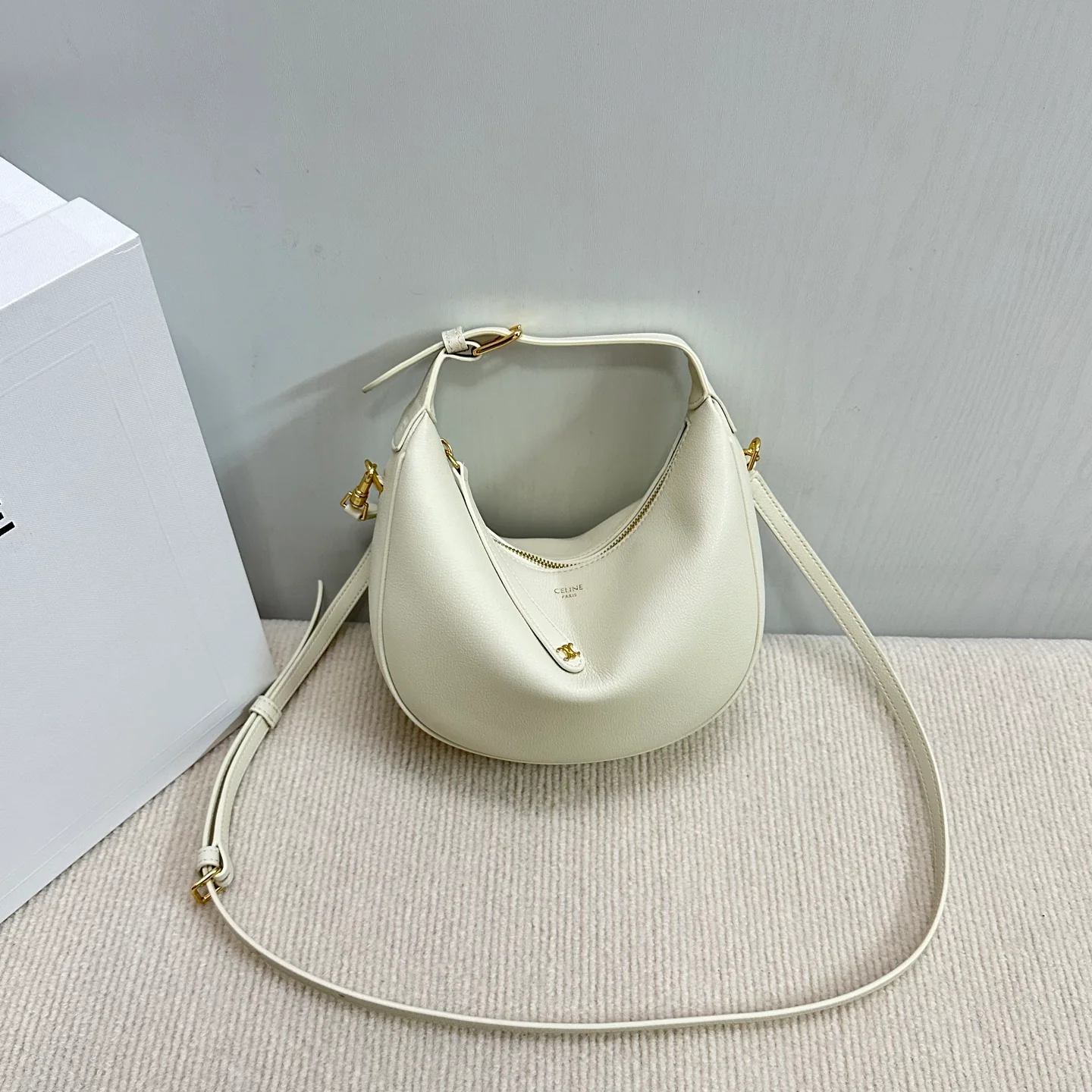 Сумка Celine-Lulu Crescent Bag - белая