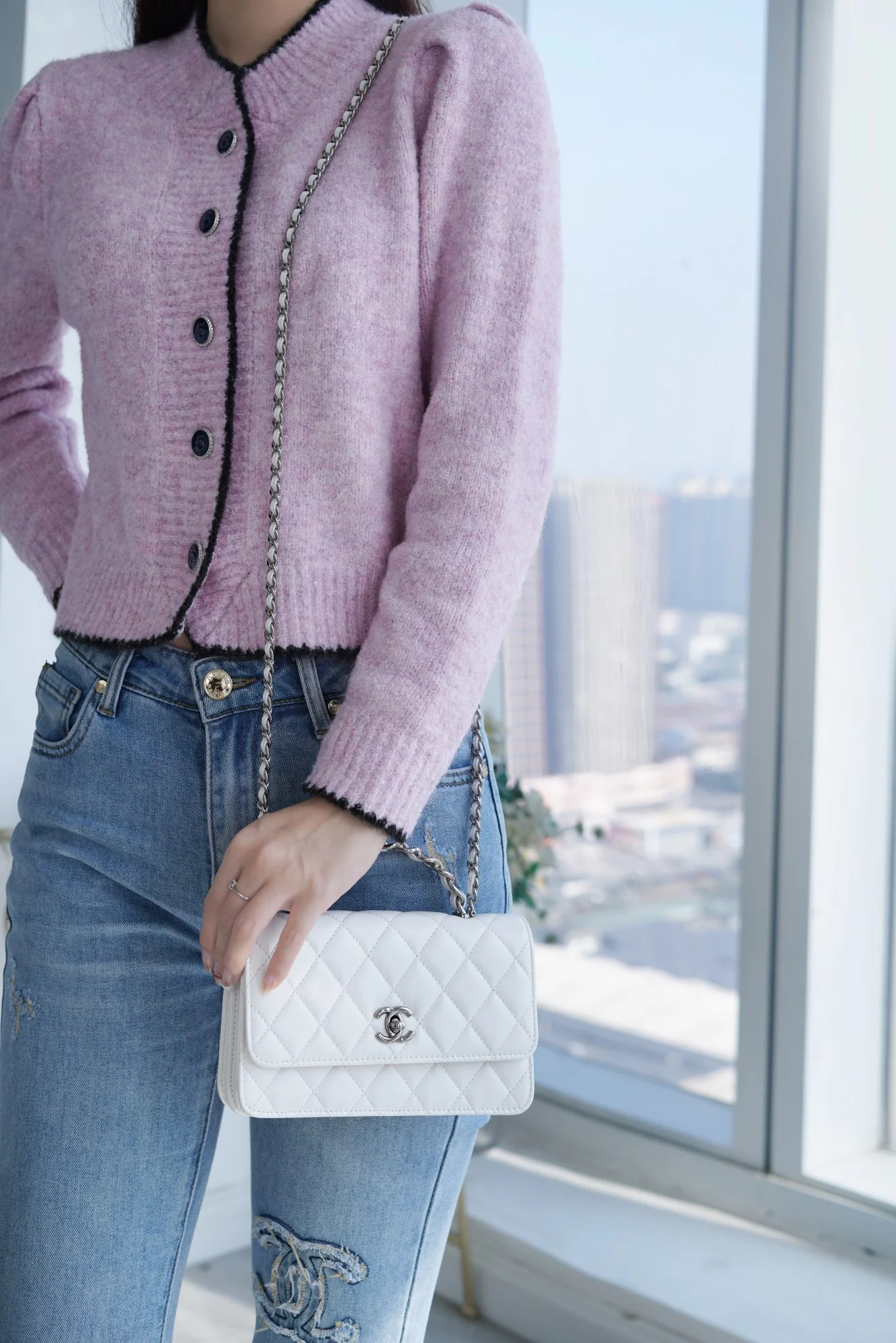 Chanel - Новая гармошка с ручками, украшенными стразами - Белая