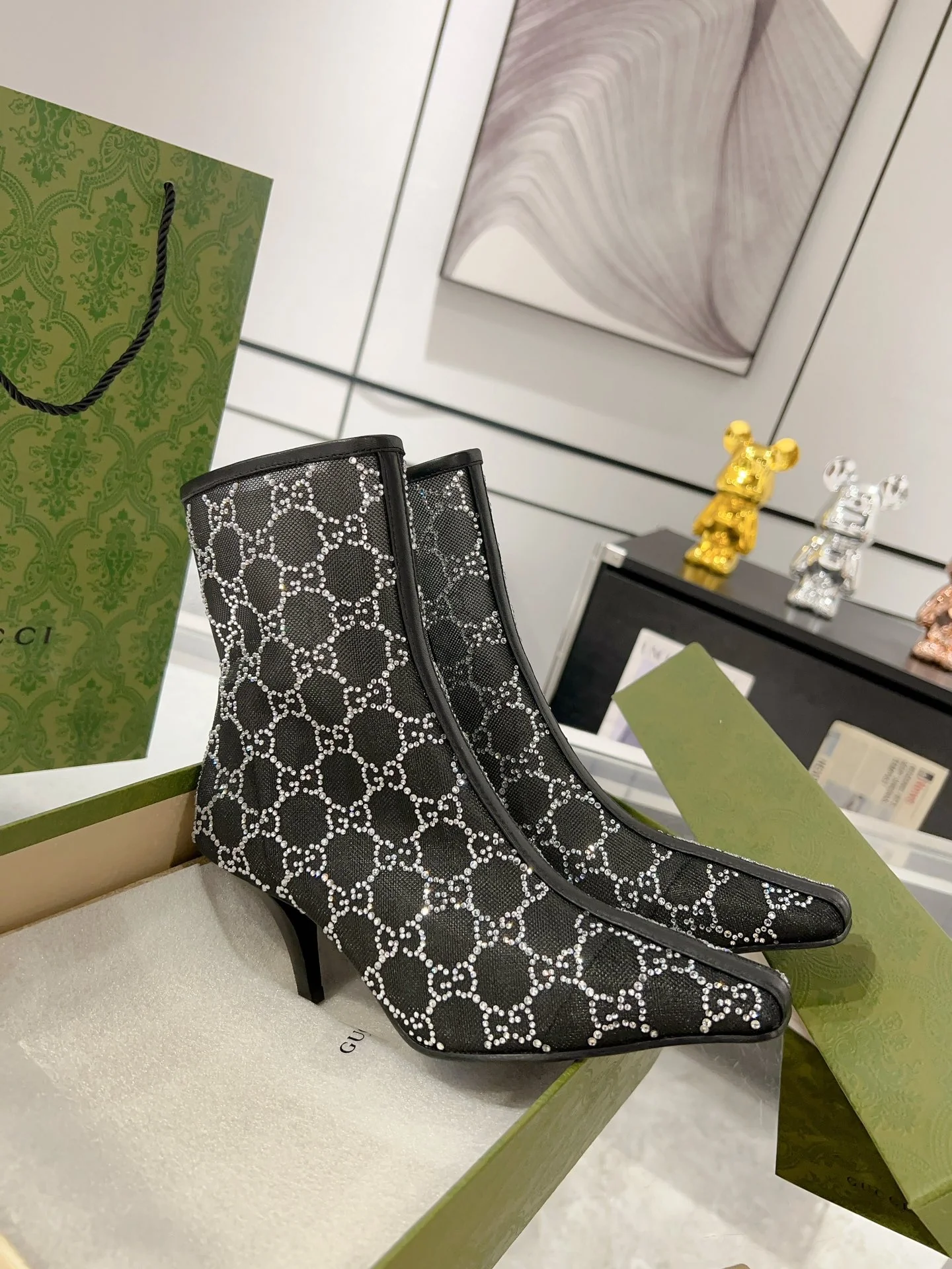 Gucci - Ботильоны на шпильке с сетчатыми вставками и стразами - Черные