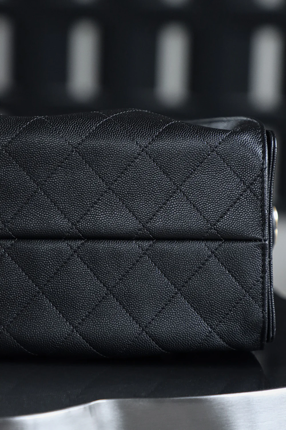 Сумка Chanel 25 - Хиппи-хобо, маленькая - Золотая пряжка